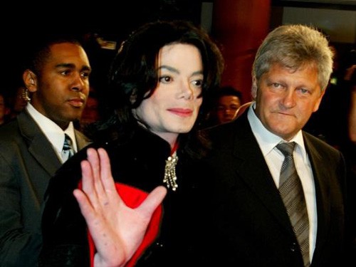 Dieter Wiesner, ex-empresário de Michael Jackson, chega ao Brasil e fala sobre o Rei do Pop Mj-friends-221